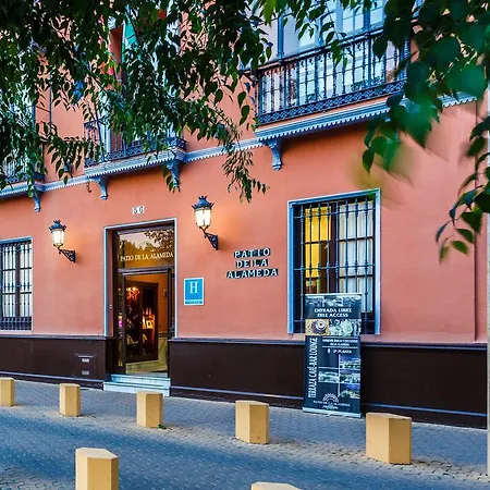 Patio De La Alameda