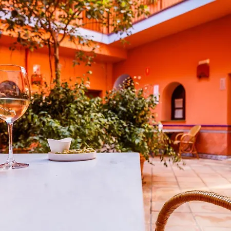 Patio De La Alameda 3*